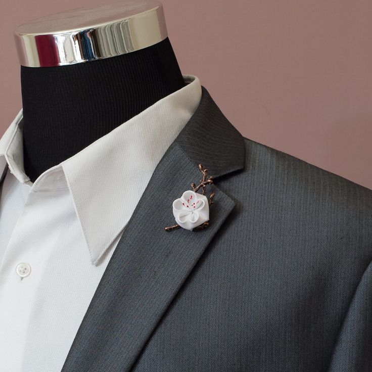 lapel pin on suit